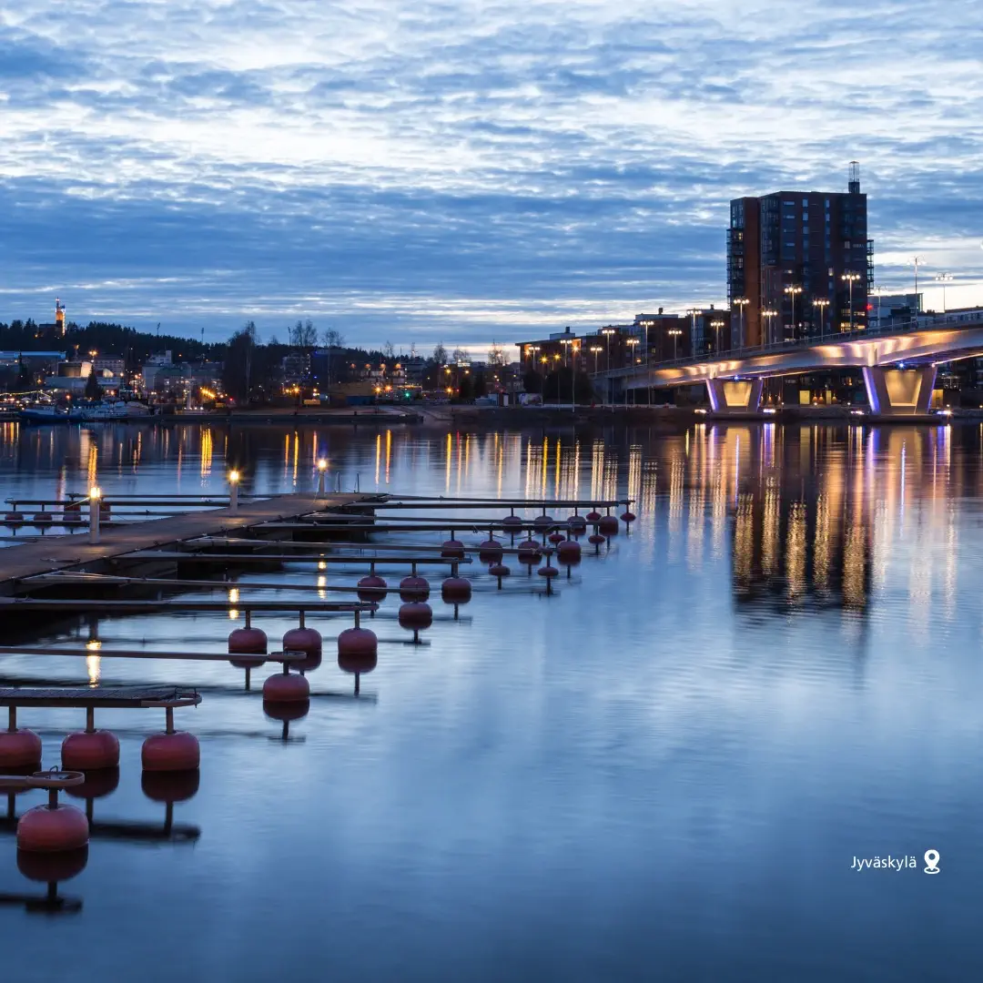 Jyväskylä, Kuokkalan silta iltahämärässä.